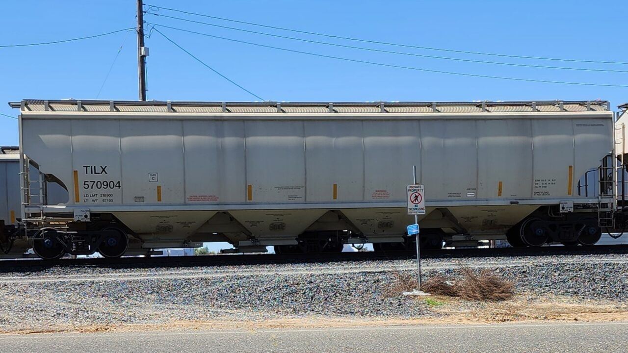 4 BAY RAILROAD COVERED HOPPER CAR