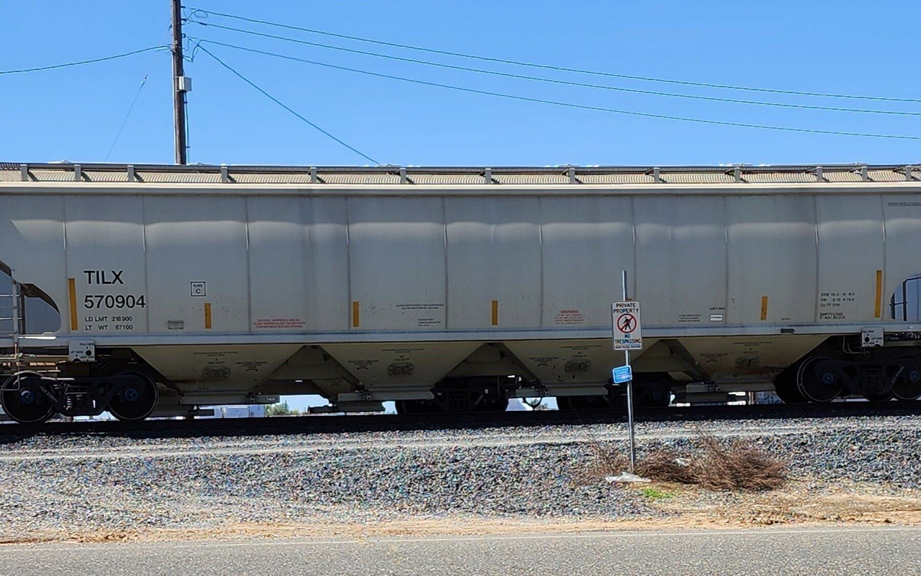 4 BAY RAILROAD COVERED HOPPER CAR