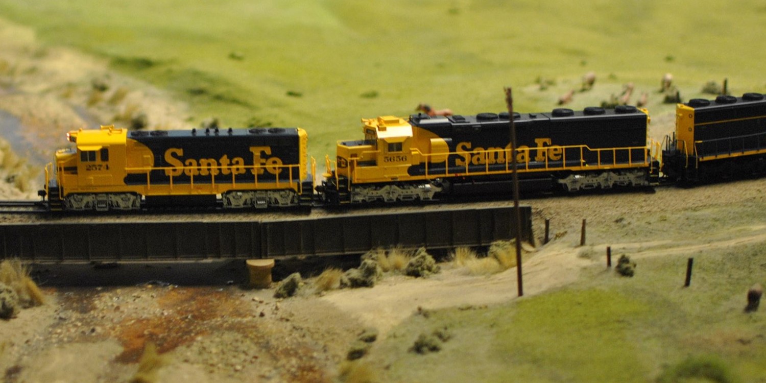 A SANTA FE CF7 AND SD45 LOCOMOTIVES AT THE SAN DIEGO MODEL RAILROAD MUSEUM