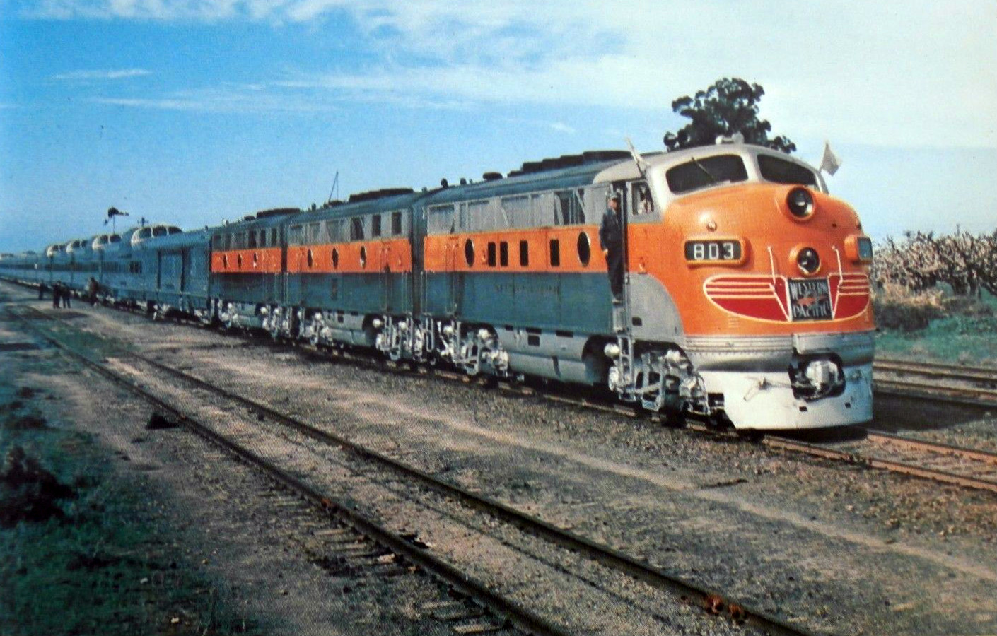WETERN PACIFICS' CALIFORNIA ZEPHYR PAUSED ON THE MAINLINE AS PASSENGERS GET READY TO BOARD