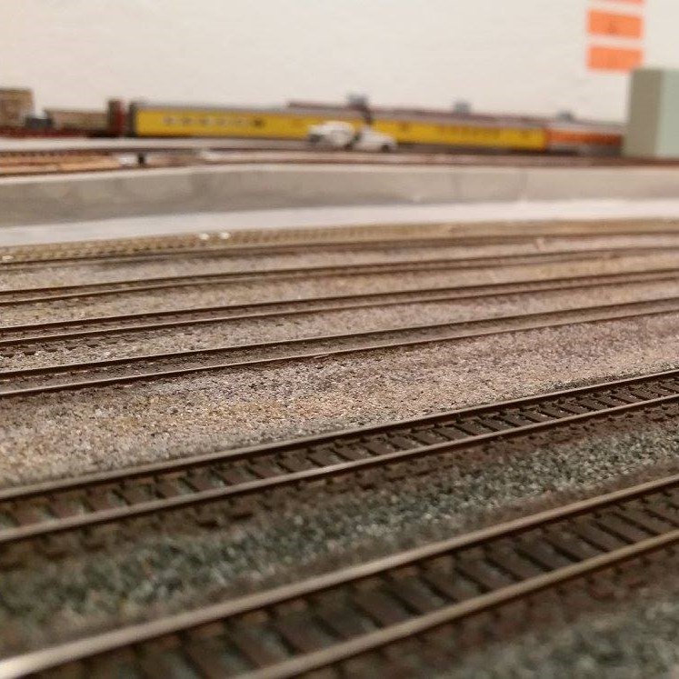 Realistic model railway track work-ballasting
