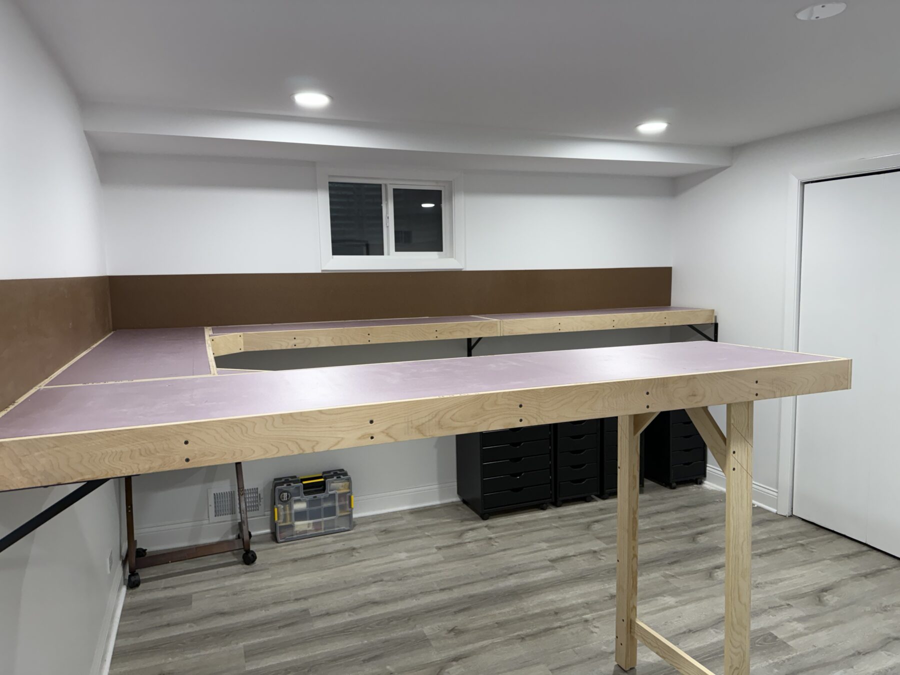Model Railroad Benchwork in a Spare Room